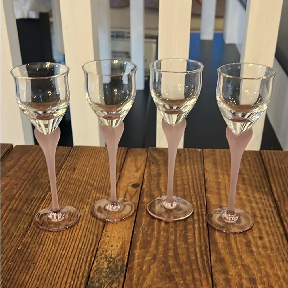 Vintage Set of Amethyst Stemmed Wine and Liqueur Glasses (8) - Picture 6 of 7